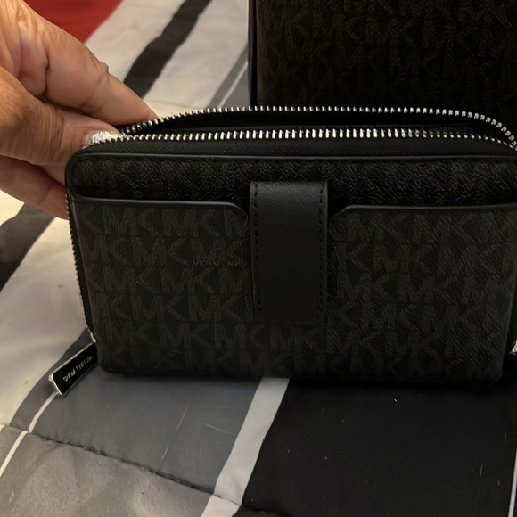 Large Brand new Abbey Backpack and matching wallet! - Picture 5 of 10